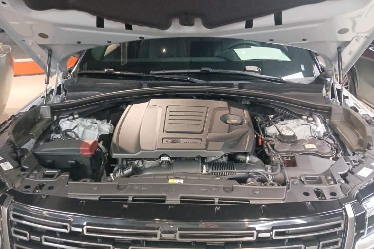 Used Land Rover Range Velar 2024 Dynamic SE Engine Bay