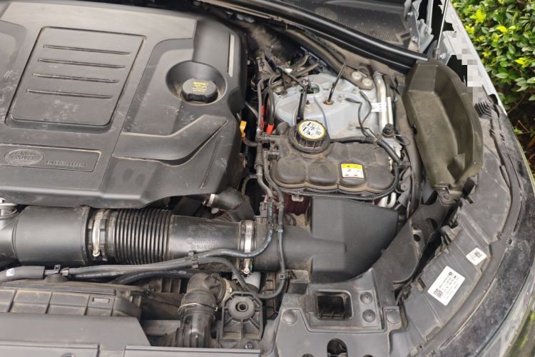Used Land Rover Range Velar 2024 Dynamic HSE Engine Bay Left