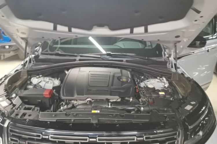 Used Land Rover Range Velar 2024 Dynamic SE Engine Bay