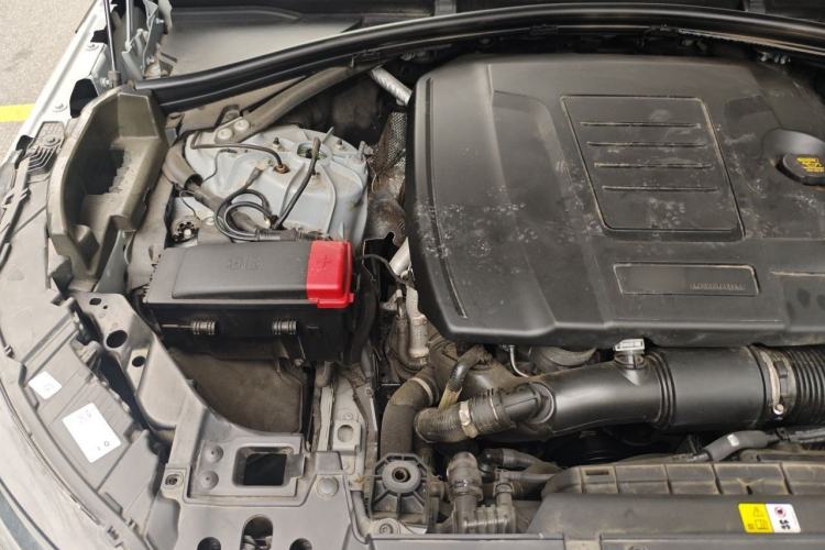 Used Land Rover Range Velar 2024 Dynamic HSE Engine Bay Right