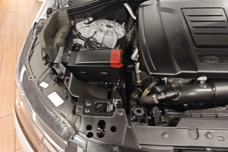 Used Land Rover Range Velar 2024 Dynamic SE Engine Bay Right
