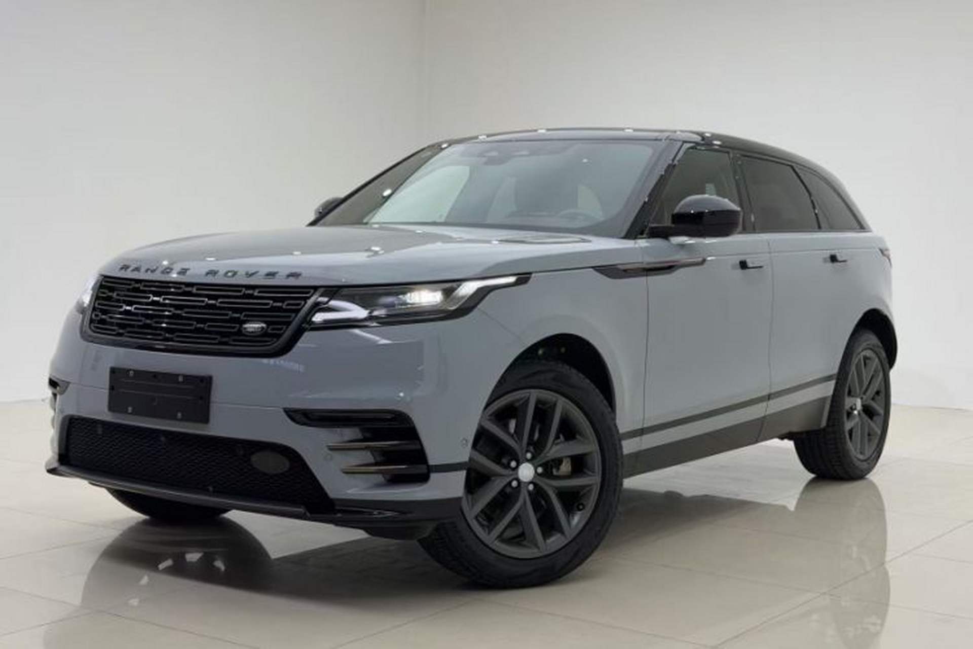 Used Land Rover Range Velar 2024 Dynamic SE Front Left 45 Deg