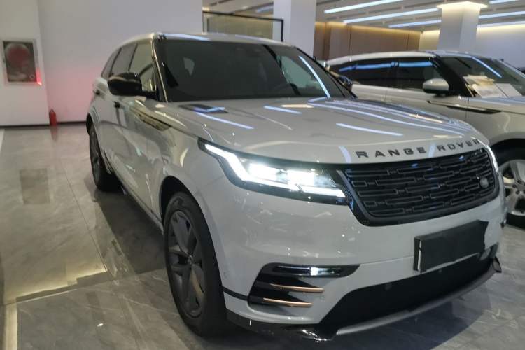 Used Land Rover Range Velar 2024 Dynamic SE Front Right 45 Deg