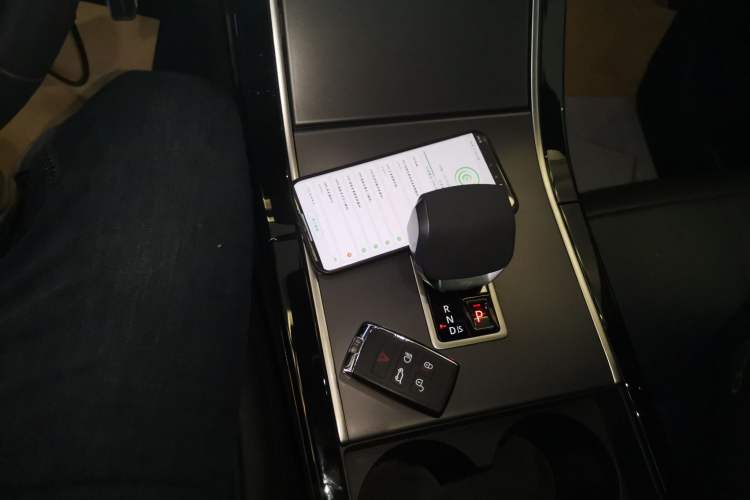 Used Land Rover Range Velar 2024 Dynamic SE Gear Lever