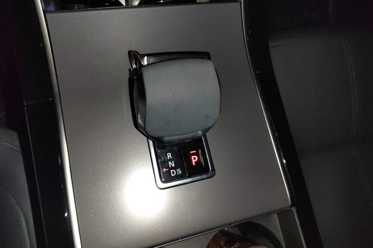 Used Land Rover Range Velar 2024 Dynamic SE Gear Lever