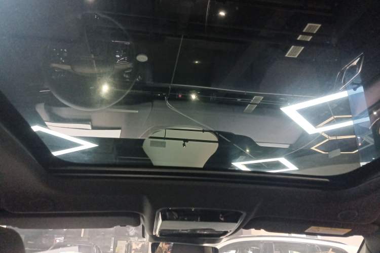 Used Land Rover Range Velar 2024 Dynamic SE Headliner