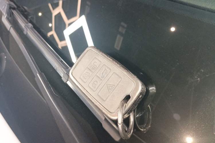 Used Land Rover Range Velar 2024 Dynamic SE Interior 1
