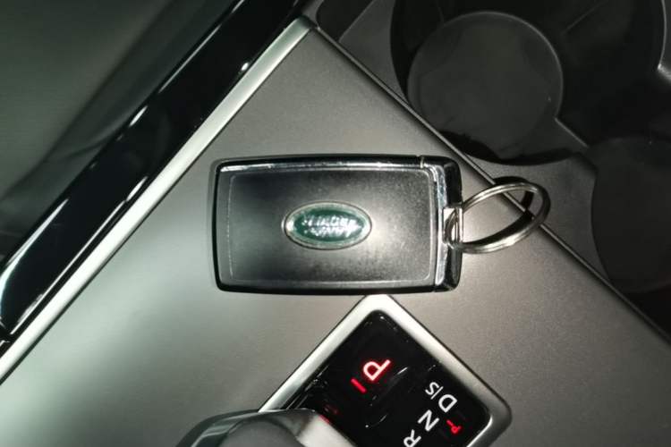 Used Land Rover Range Velar 2024 Dynamic SE Interior 1