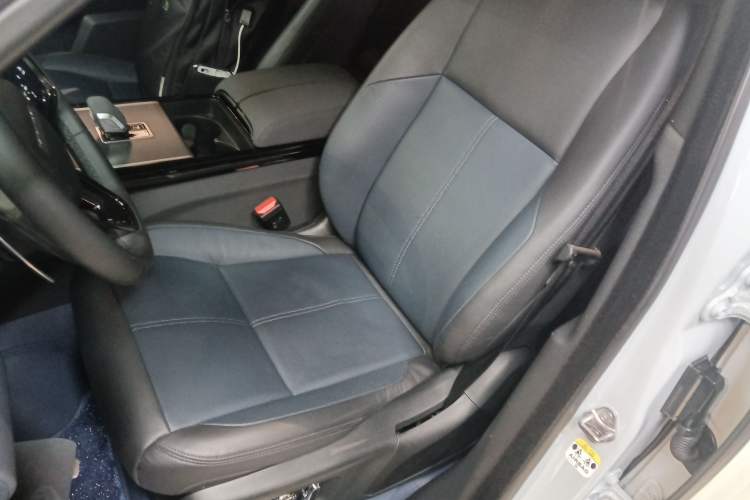 Used Land Rover Range Velar 2024 Dynamic SE Left Front Seat
