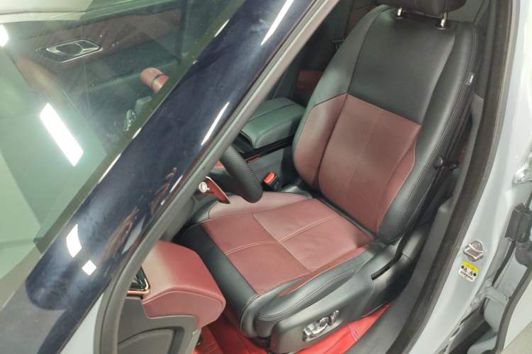 Used Land Rover Range Velar 2024 Dynamic HSE Left Front Seat