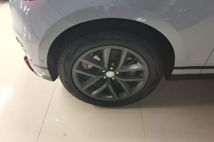Used Land Rover Range Velar 2024 Dynamic SE Left Front Wheel Hub