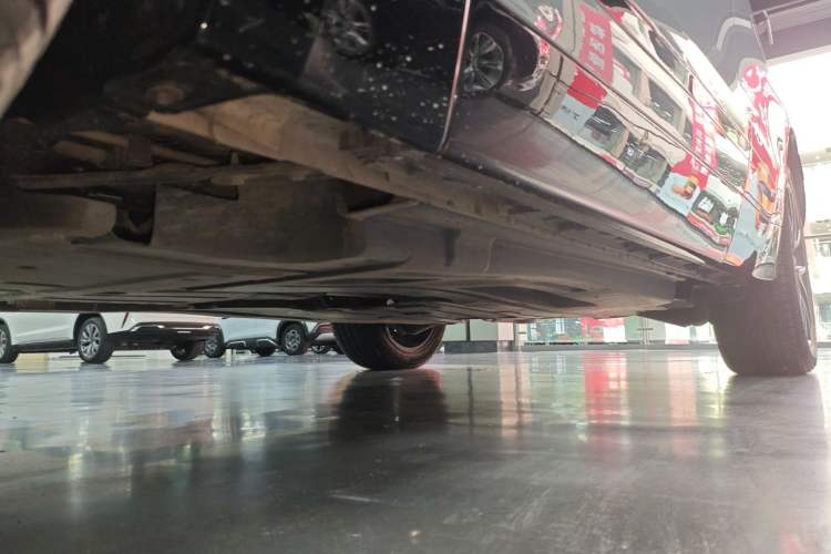 Used Land Rover Range Velar 2024 Dynamic HSE Left Side Sill