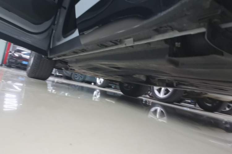 Used Land Rover Range Velar 2024 Dynamic SE Left Side Sill
