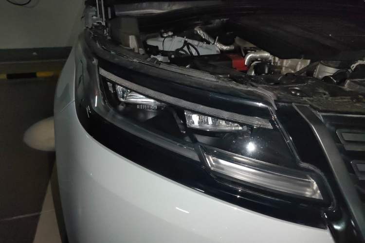 Used Land Rover Range Velar 2024 Dynamic SE Right Front Headlight