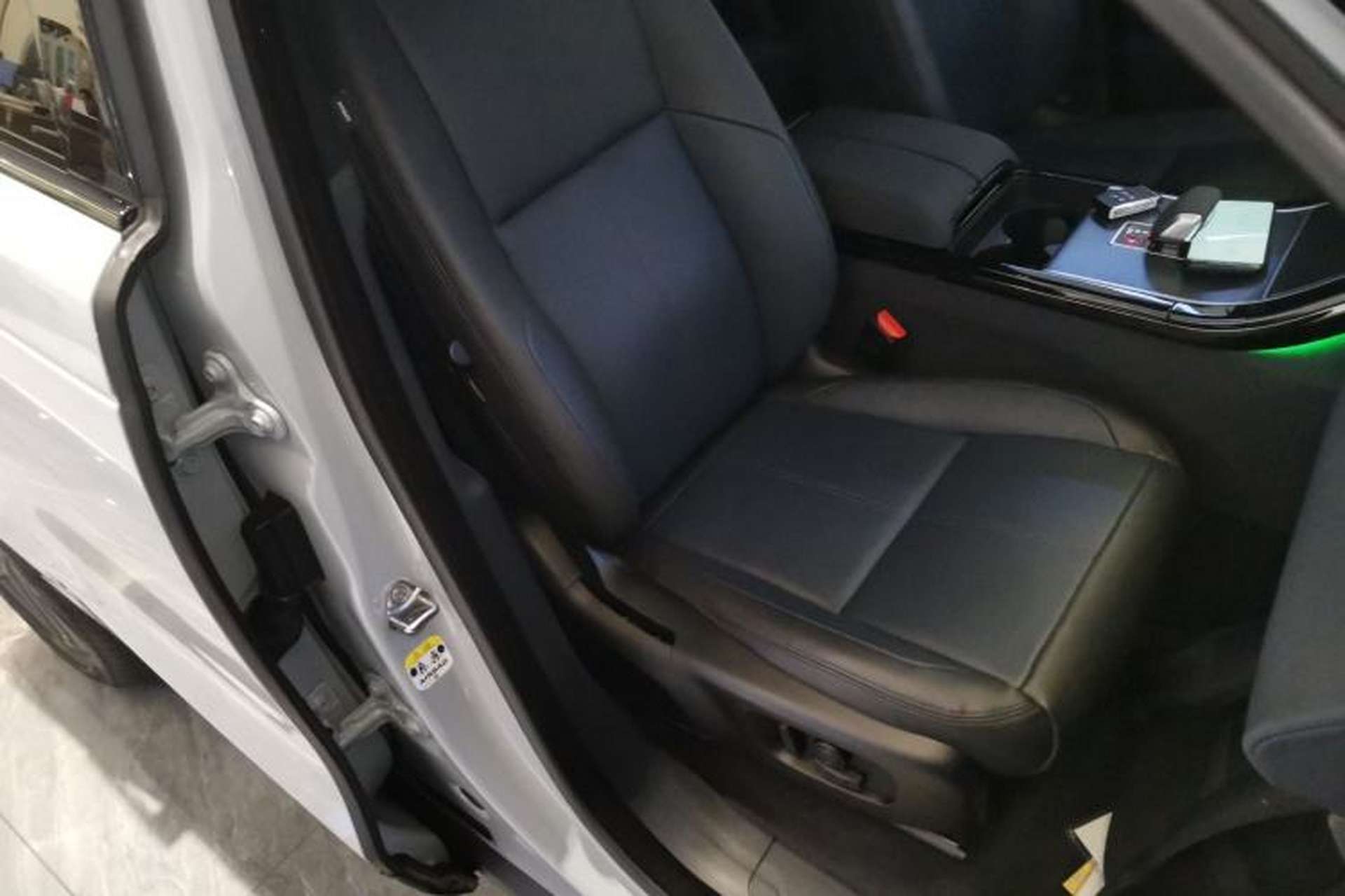 Used Land Rover Range Velar 2024 Dynamic SE Right Front Seat