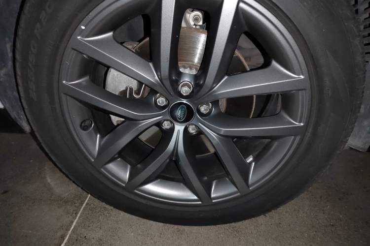 Used Land Rover Range Velar 2024 Dynamic SE Right Front Wheel Hub