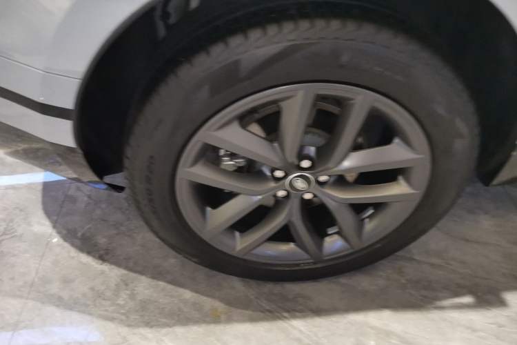 Used Land Rover Range Velar 2024 Dynamic SE Right Rear Wheel Hub