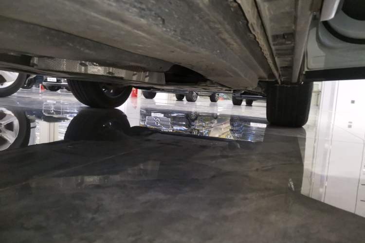 Used Land Rover Range Velar 2024 Dynamic SE Right Side Sill