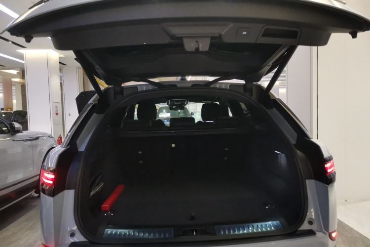 Used Land Rover Range Velar 2024 Dynamic SE Trunk