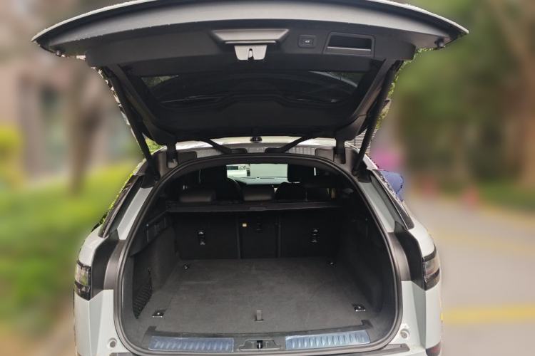 Used Land Rover Range Velar 2024 Dynamic HSE Trunk