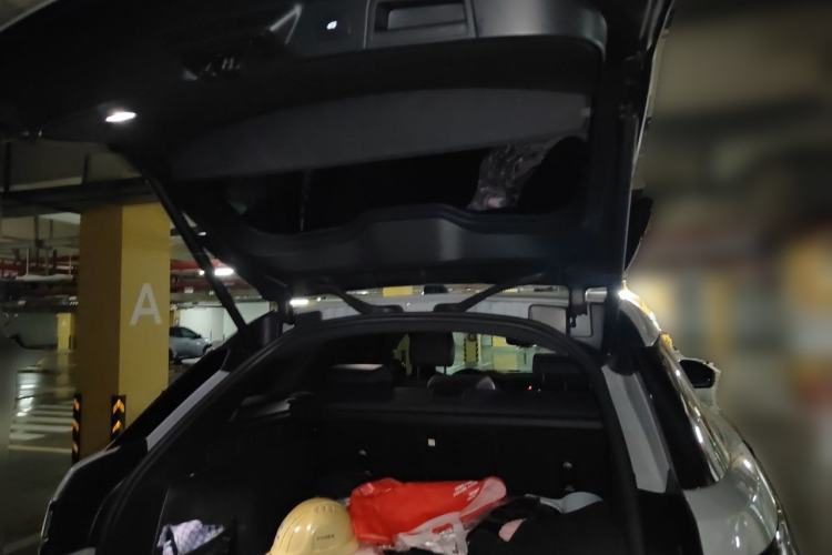 Used Land Rover Range Velar 2024 Dynamic SE Trunk