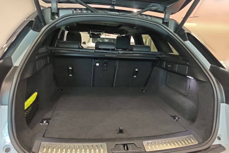 Used Land Rover Range Velar 2024 Dynamic SE Trunk