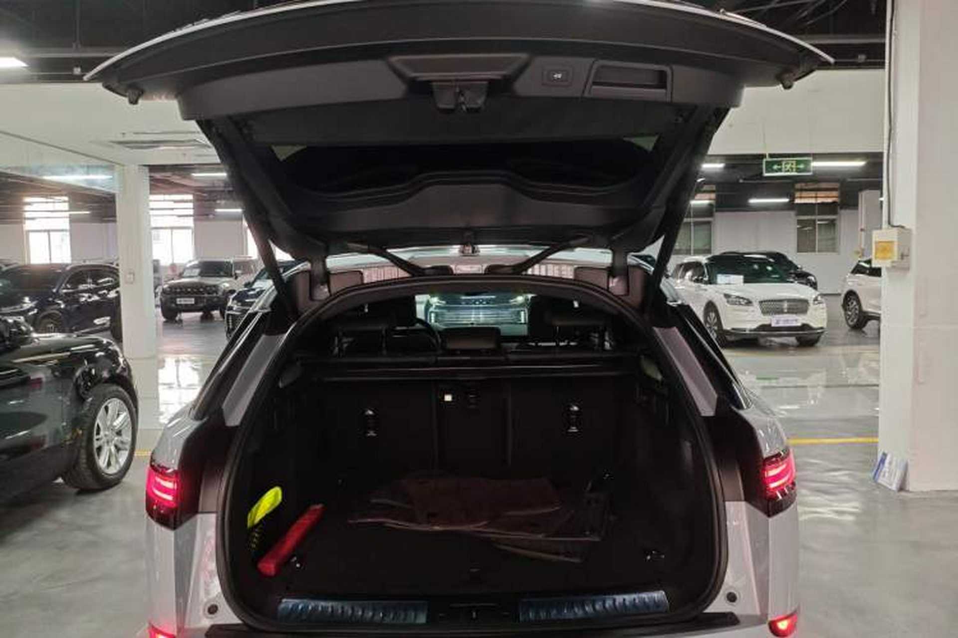 Used Land Rover Range Velar 2024 Dynamic HSE Trunk