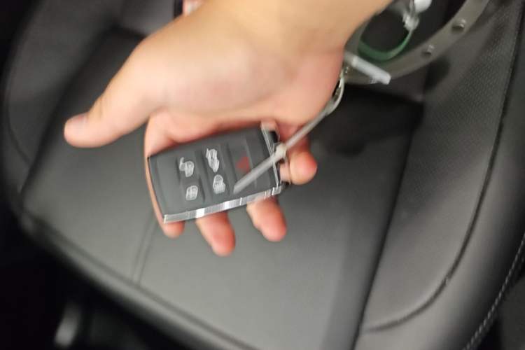 Used Land Rover Range Velar 2024 Dynamic SE Vehicle Key