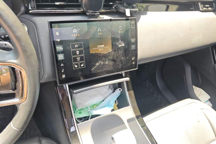 Used Land Rover Range Velar 2024 Dynamic SE Audio And AC Panel