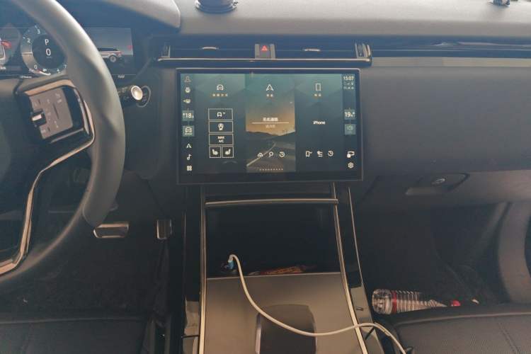 Used Land Rover Range Velar 2024 Dynamic SE Audio And AC Panel