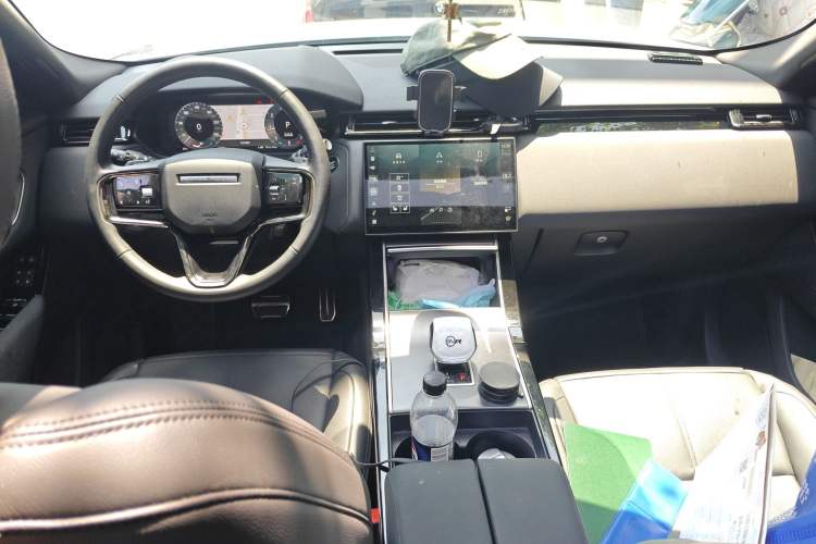 Used Land Rover Range Velar 2024 Dynamic SE Center Console