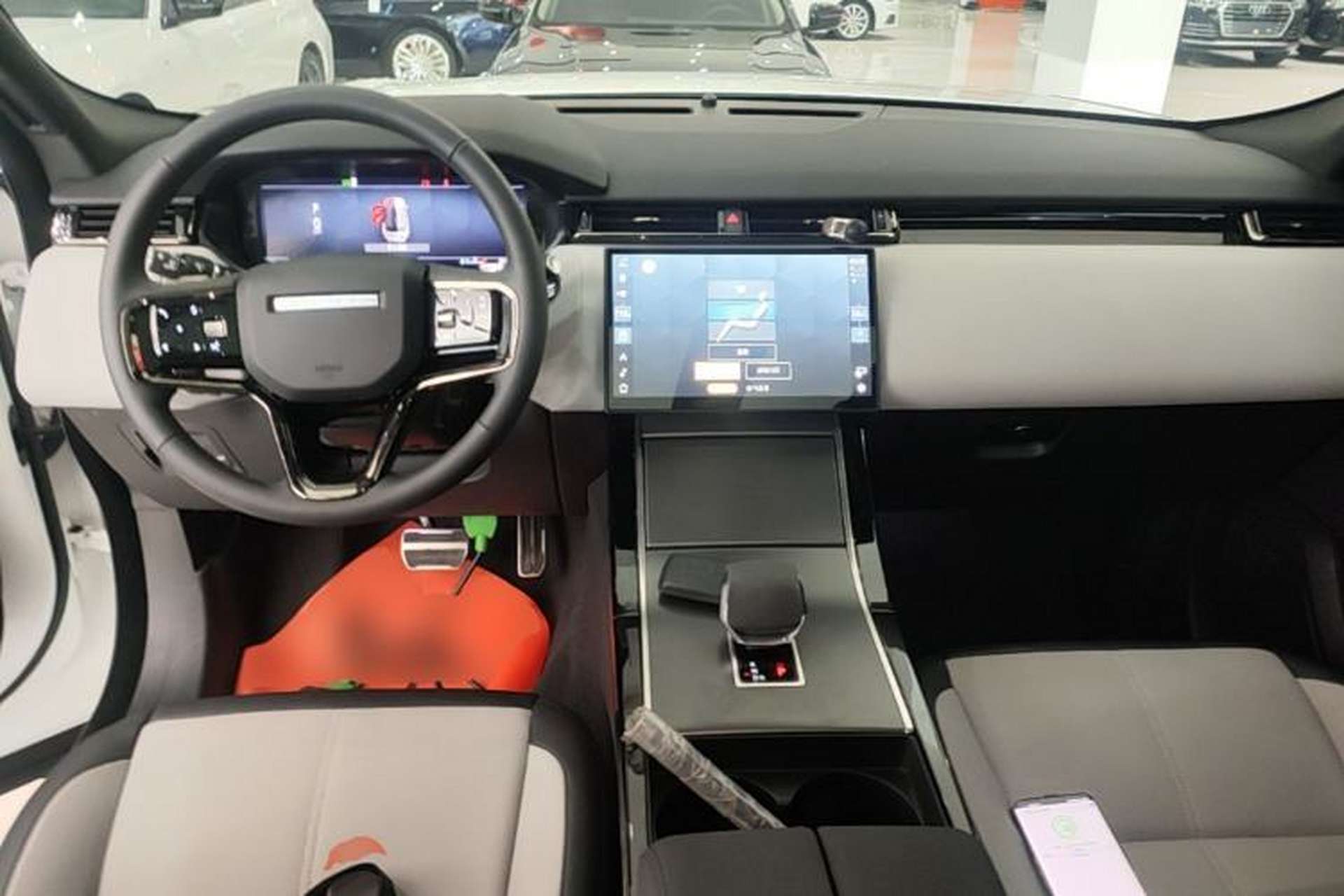 Used Land Rover Range Velar 2024 Dynamic SE Center Console