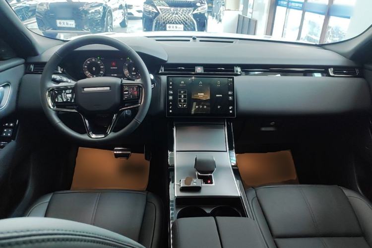 Used Land Rover Range Velar 2024 Dynamic SE Center Console