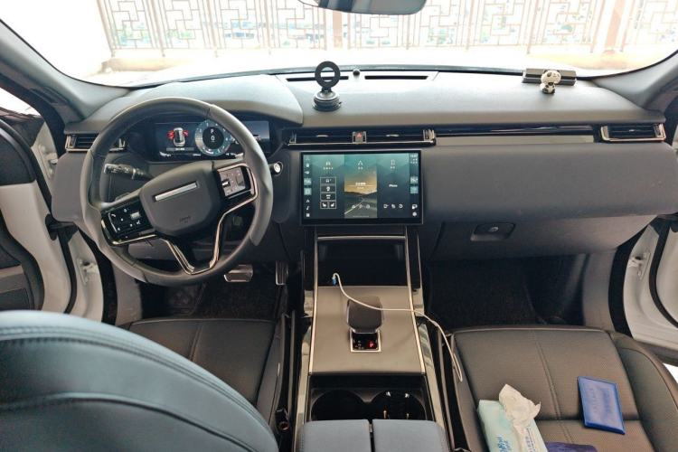 Used Land Rover Range Velar 2024 Dynamic SE Center Console
