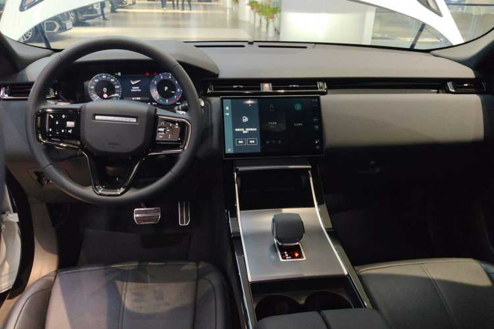Used Land Rover Range Velar 2024 Dynamic SE Center Console