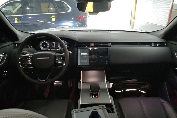 Used Land Rover Range Velar 2024 Dynamic SE Center Console