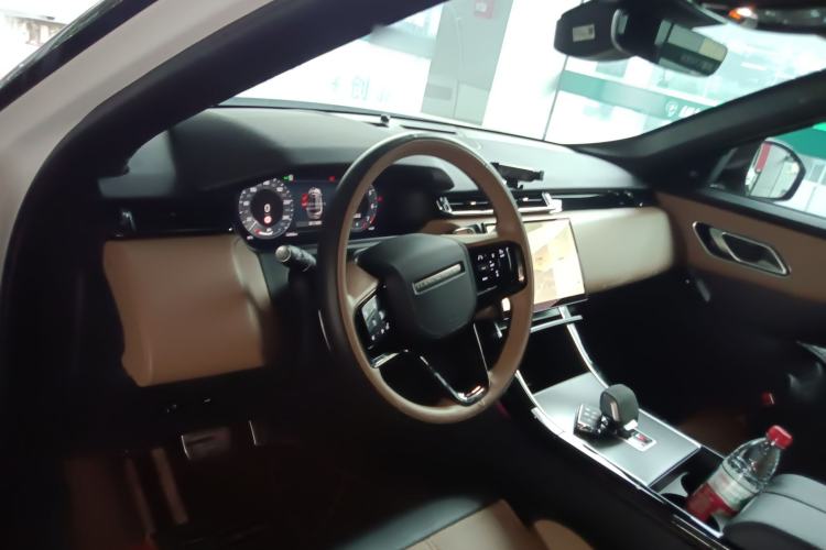 Used Land Rover Range Velar 2024 Dynamic HSE Center Console
