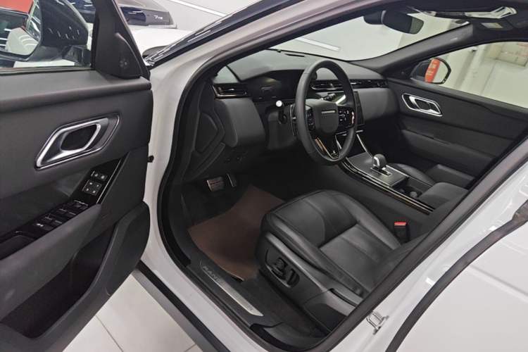 Used Land Rover Range Velar 2024 Dynamic SE Driver Seat