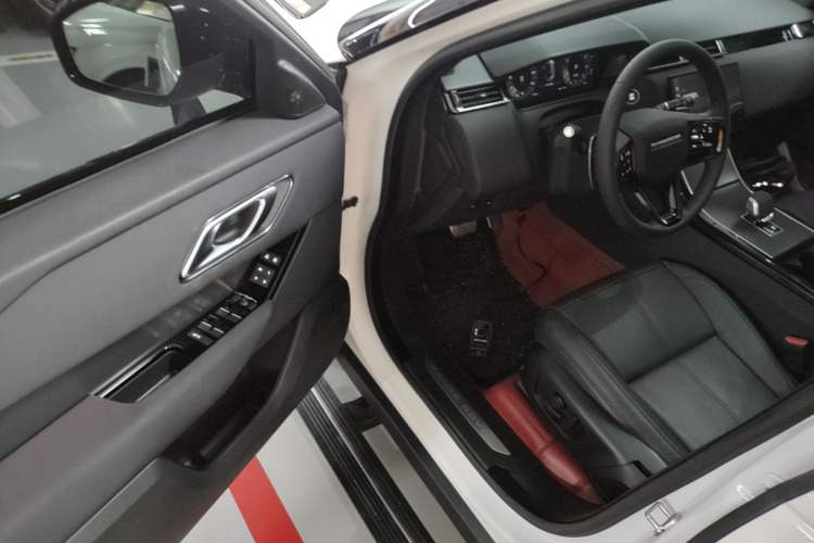 Used Land Rover Range Velar 2024 Dynamic SE Driver Seat