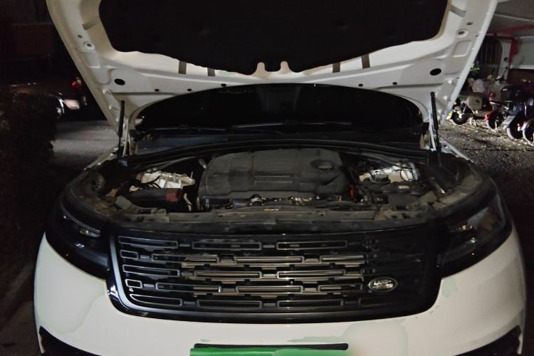 Used Land Rover Range Velar 2024 Dynamic SE Engine Bay