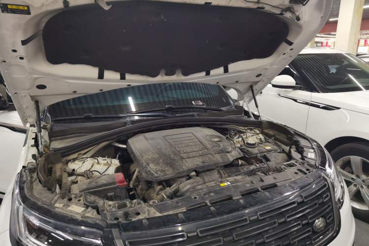Used Land Rover Range Velar 2024 Dynamic HSE Engine Bay