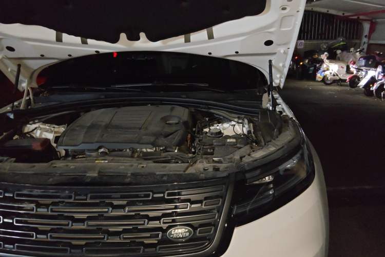 Used Land Rover Range Velar 2024 Dynamic SE Engine Bay Left