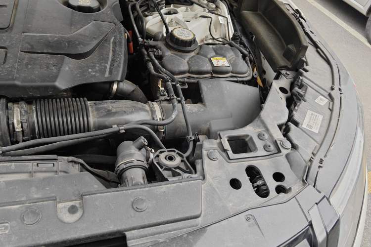 Used Land Rover Range Velar 2024 Dynamic SE Engine Bay Left