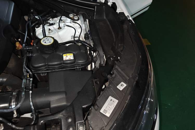 Used Land Rover Range Velar 2024 Dynamic HSE Engine Bay Left