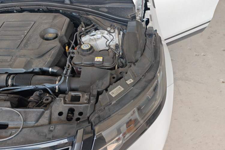 Used Land Rover Range Velar 2024 Dynamic SE Engine Bay Left