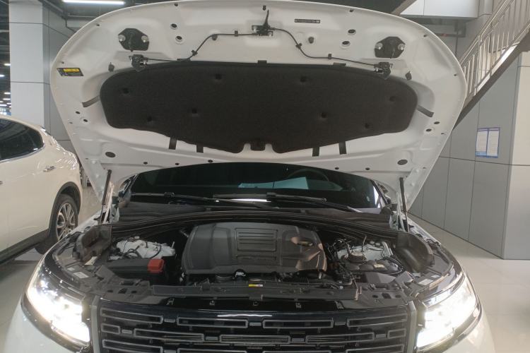 Used Land Rover Range Velar 2024 Dynamic HSE Engine Bay