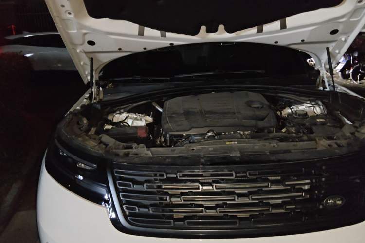 Used Land Rover Range Velar 2024 Dynamic SE Engine Bay Right