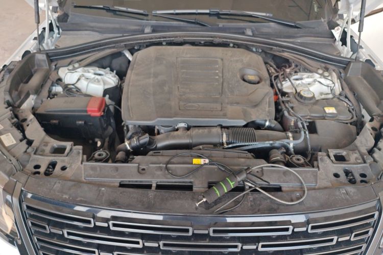 Used Land Rover Range Velar 2024 Dynamic SE Engine Bay
