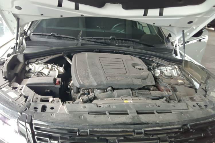 Used Land Rover Range Velar 2024 Dynamic HSE Engine Bay