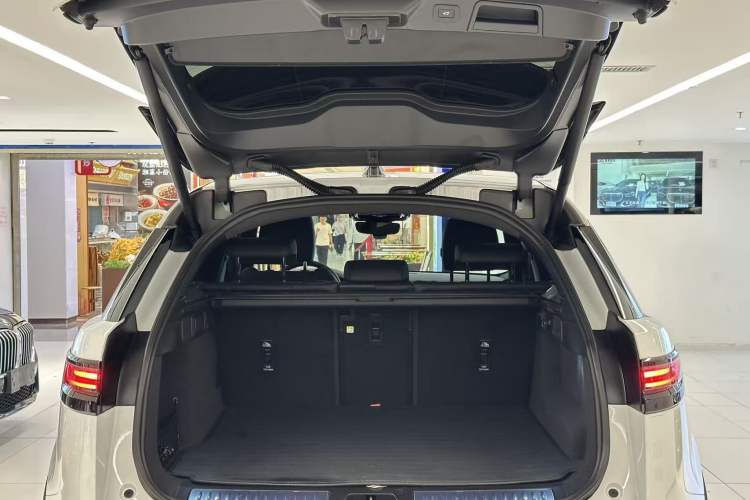 Used Land Rover Range Velar 2024 Dynamic SE Exterior 7